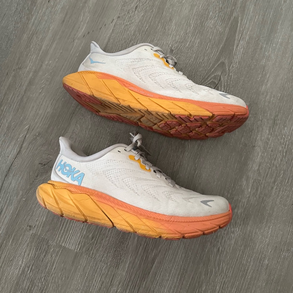 Hoka Arahi 6